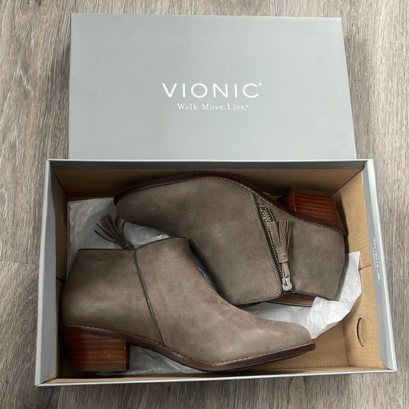 Vionic Serena Suede Ankle Boots in Gray Size 6 - Picture 8 of 13